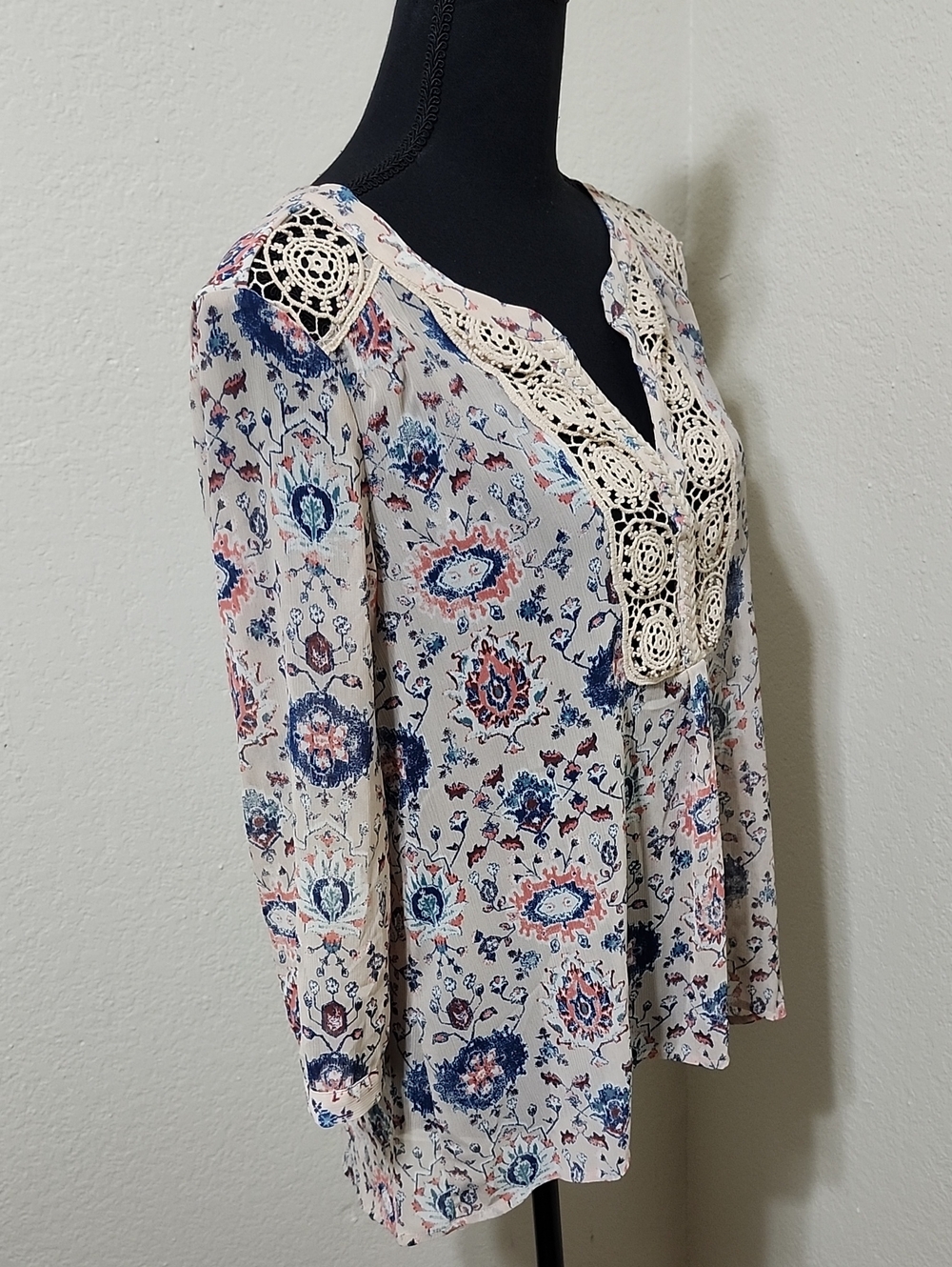 Anthropologie Maeve Viola Floral Crochet Lace Bib Blouse Top Size 6 EUC - Picture 9 of 11